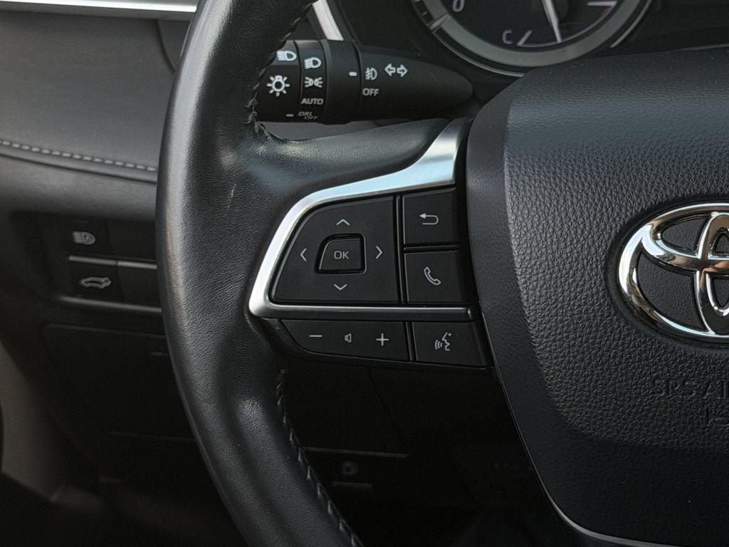 Used 2021 Toyota Highlander XLE FWD image 14
