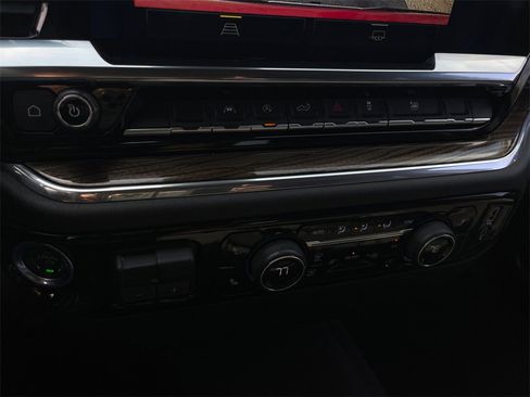 Used 2025 Chevrolet Silverado 1500 LT image 17