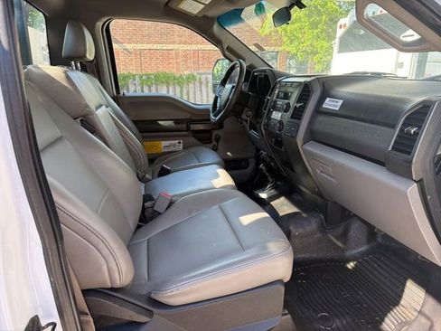 Used 2017 Ford F550 4x4 Regular Cab Super Duty image 12