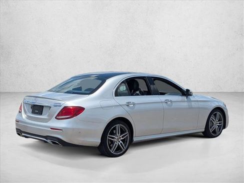 Used 2020 Mercedes-Benz E 350 4MATIC Sedan image 5