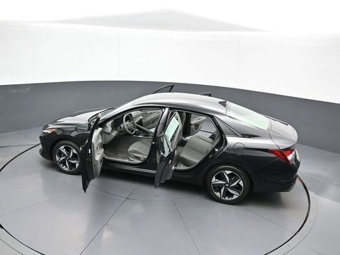Used 2023 Hyundai Elantra SEL w/ Convenience Package image 43