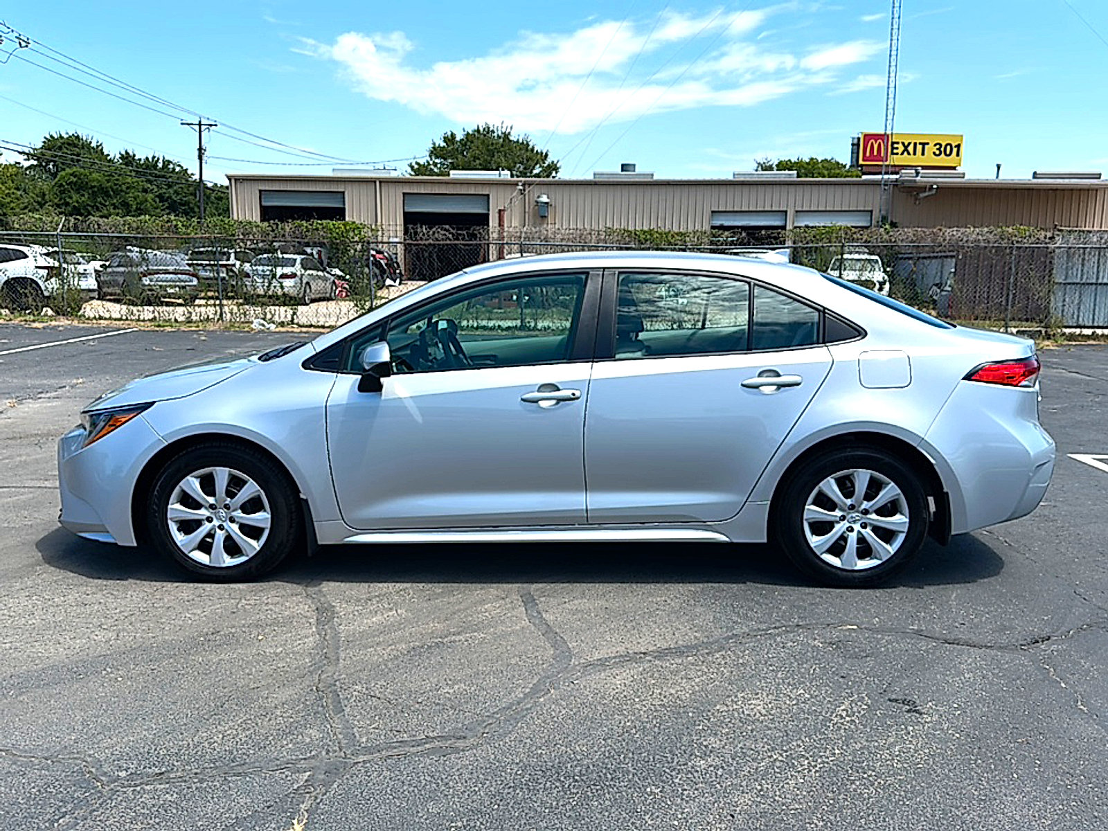 Used 2024 Toyota Corolla LE FWD image 5