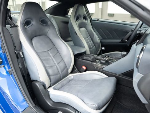 Used 2020 Nissan GT-R Premium image 20