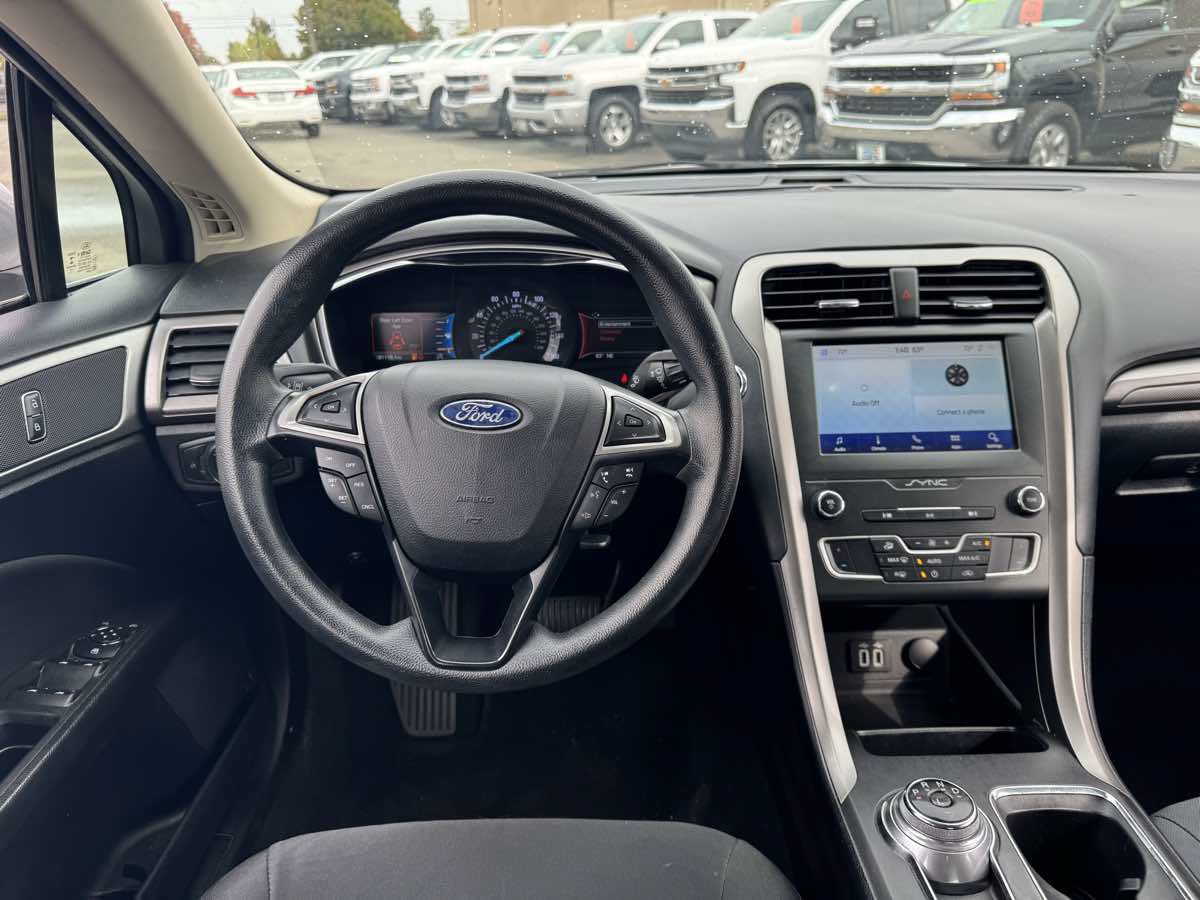 Used 2020 Ford Fusion SE FWD image 23
