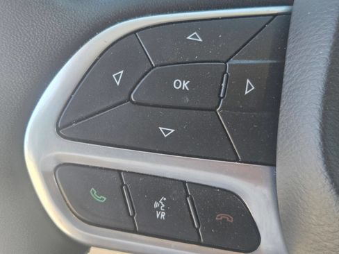 Used 2024 Chrysler Pacifica Touring-L FWD image 28