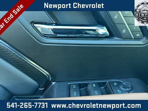 New 2025 GMC Canyon AT4 w/ AT4 Premium Package image 9