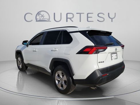Used 2022 Toyota RAV4 XLE w/ Convenience Package FWD image 2