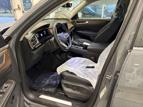 New 2026 Volkswagen Atlas SE image 10