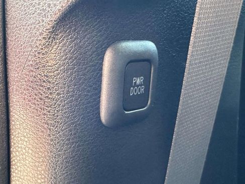 Used 2025 Toyota Sienna XLE image 12