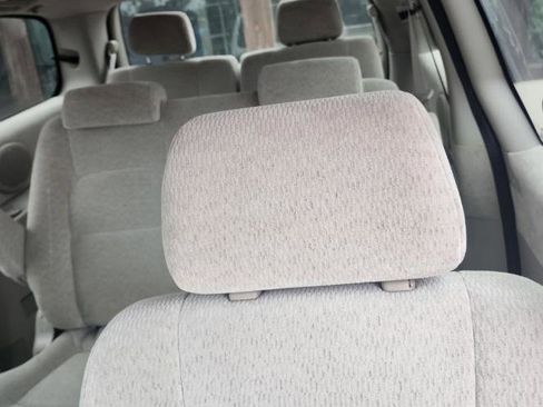 Used 2004 Kia Sedona LX image 6