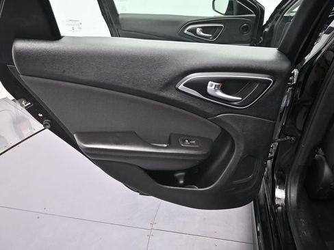 Used 2015 Chrysler 200 Limited FWD image 25