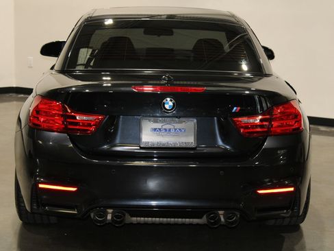 Used 2017 BMW M4 Convertible image 17