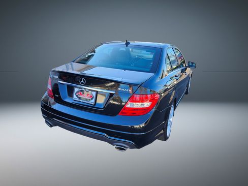 Used 2014 Mercedes-Benz C 300 4MATIC Sedan image 3