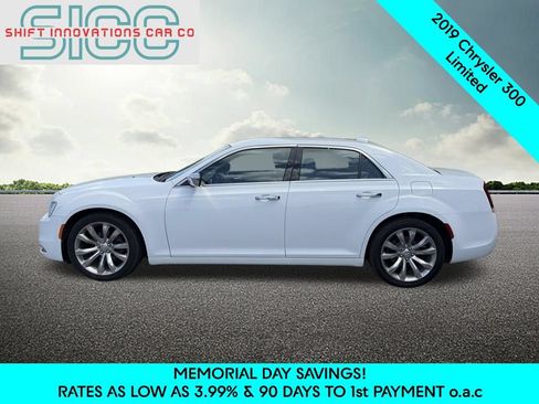 Used 2019 Chrysler 300 Limited RWD image 3