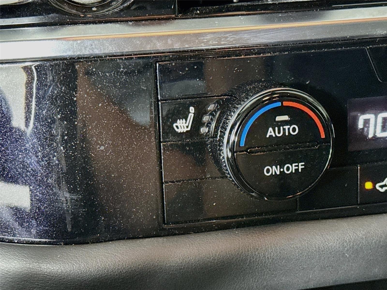 Used 2024 Nissan Pathfinder SL w/ SL Premium Package FWD image 22