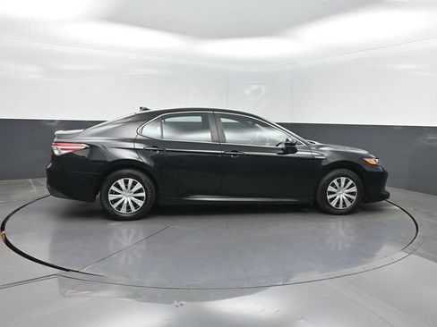 Used 2019 Toyota Camry LE FWD image 33