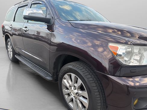 Used 2016 Toyota Sequoia Limited w/ Safety & Convenience Package image 10