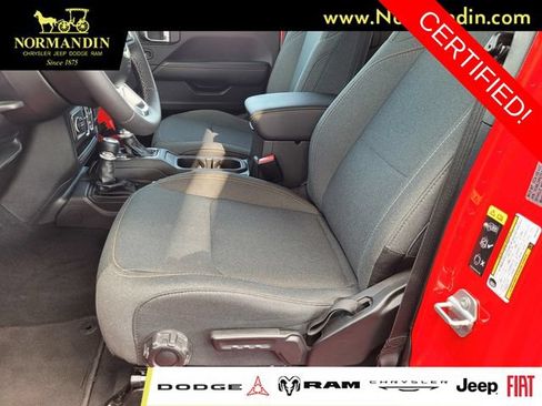 Certified 2025 Jeep Wrangler Unlimited Sahara AWD/4WD image 16
