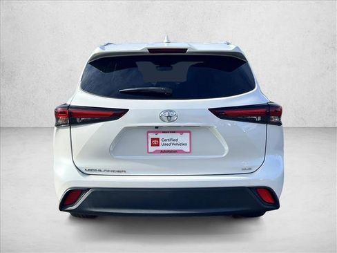 Certified 2024 Toyota Highlander XLE image 6