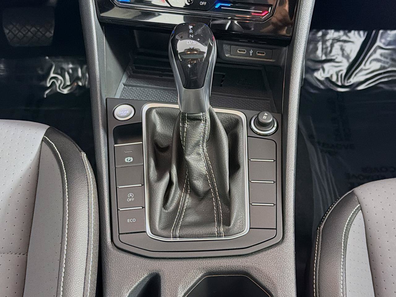 Used 2025 Volkswagen Jetta SE FWD image 17