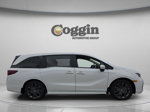 New 2026 Honda Odyssey Touring image 6