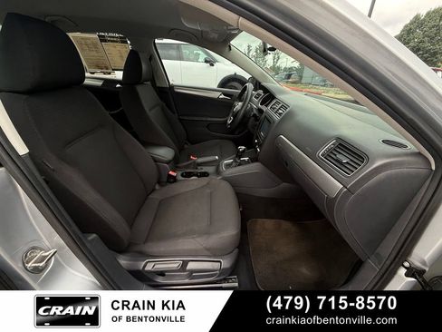 Used 2015 Volkswagen Jetta SE FWD image 30
