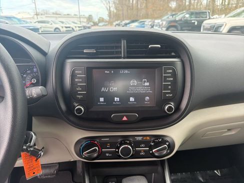 Used 2020 Kia Soul LX image 17