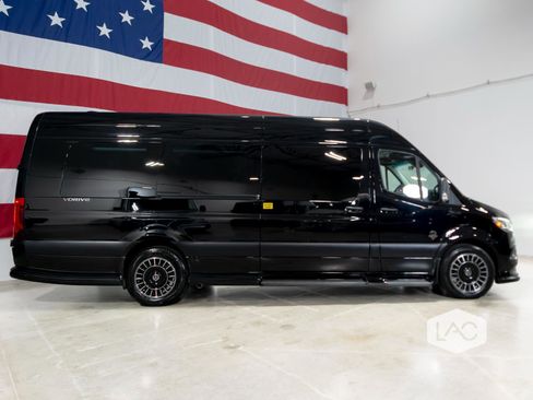 Used 2024 Mercedes-Benz Sprinter 3500 image 33