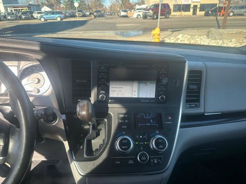 Used 2019 Toyota Sienna XLE w/ XLE Navigation Package image 17