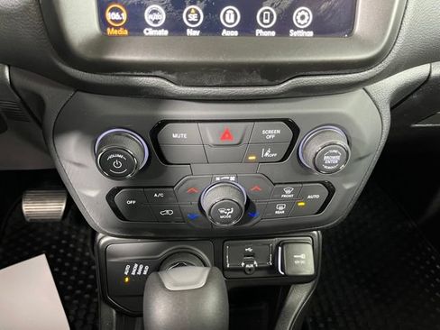 Used 2023 Jeep Renegade Altitude AWD/4WD image 33
