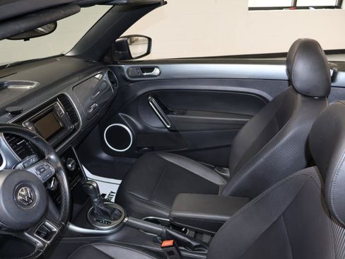 Used 2018 Volkswagen Beetle 2.0T S FWD image 16