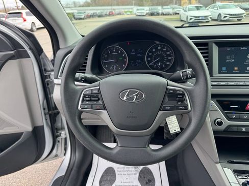 Used 2017 Hyundai Elantra SE FWD image 12