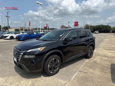 Used 2024 Nissan Rogue SV AWD/4WD image 3