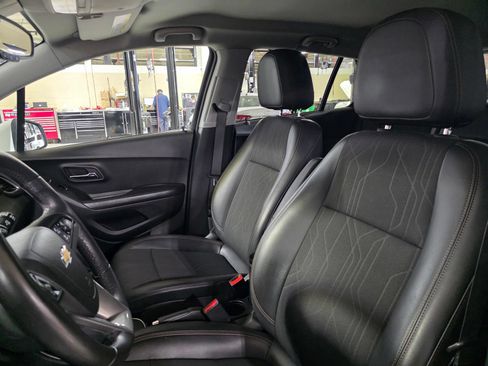 Used 2022 Chevrolet Trax LT w/ Sport Edition FWD image 22
