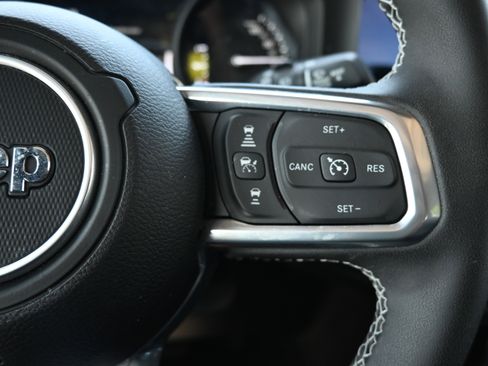 Used 2025 Jeep Wrangler Unlimited Sahara w/ Safety Group AWD/4WD image 19