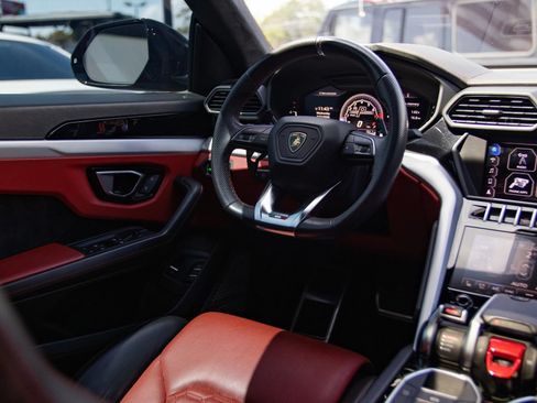 Used 2019 Lamborghini Urus AWD/4WD image 59