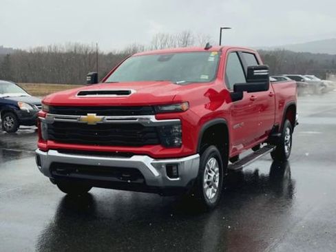 Used 2025 Chevrolet Silverado 2500 LT w/ Convenience Package AWD/4WD image 4