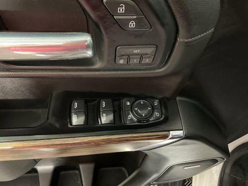 Used 2019 Chevrolet Silverado 1500 High Country w/ High Country Premium Package image 19