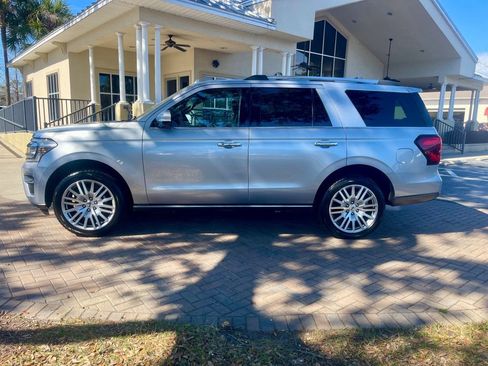 Used 2024 Ford Expedition Limited AWD/4WD image 2