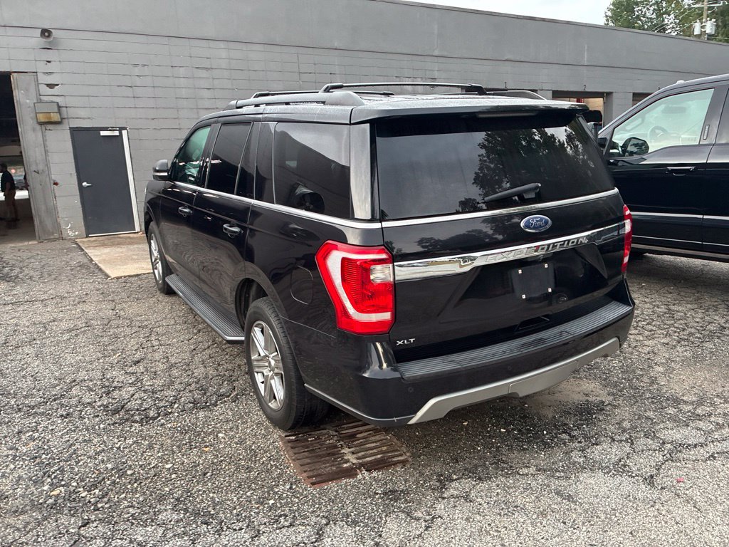 Used 2020 Ford Expedition XLT w/ Equipment Group 202A AWD/4WD image 11