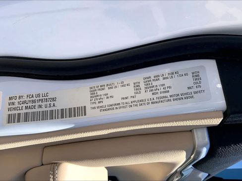 Used 2023 Jeep Grand Cherokee 4WD 4xe w/ Luxury Tech Group II image 34
