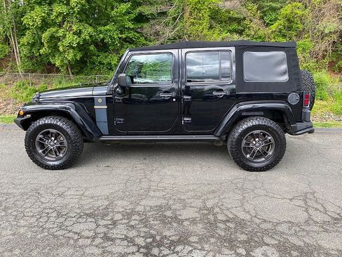 Used 2018 Jeep Wrangler Unlimited Sport AWD/4WD image 4