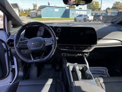 Used 2025 Chevrolet Equinox EV RS image 10