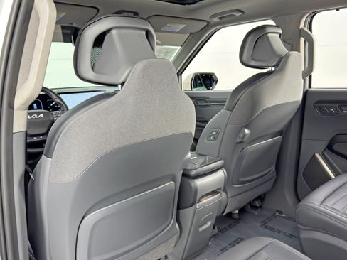 Used 2024 Kia EV9 Land image 36