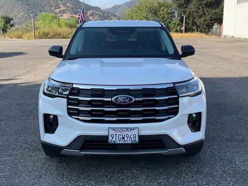 Used 2025 Ford Explorer Active w/ Active Comfort Package RWD image 9