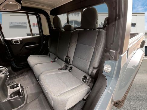 Certified 2025 Jeep Gladiator Sport AWD/4WD image 23