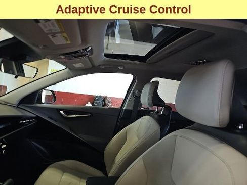 Used 2024 Kia Niro EX Touring FWD image 11