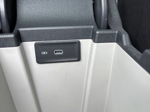 Used 2024 Volkswagen Jetta SE FWD image 28
