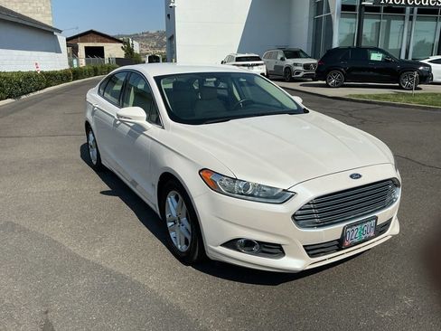Used 2014 Ford Fusion SE w/ Equipment Group 202A FWD image 6