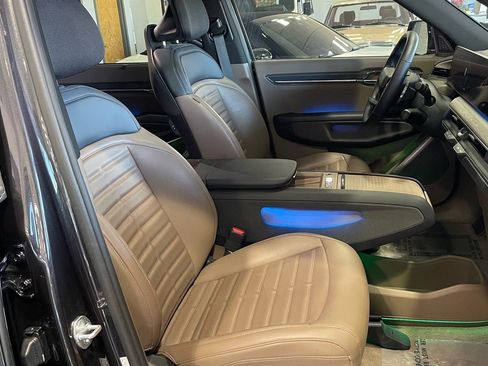 Used 2024 Kia EV9 Land image 47